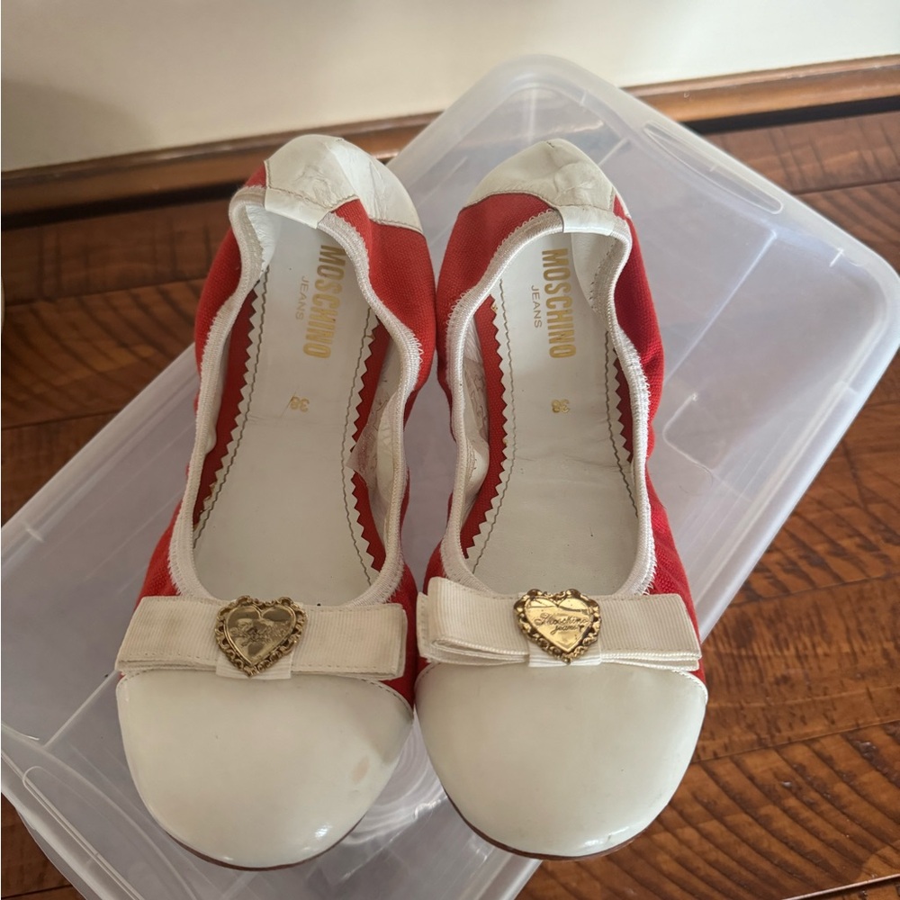 Moschino flats